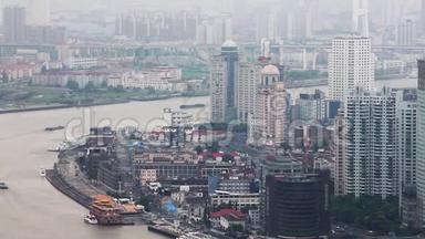 上海陆家嘴金融区和中国上海黄浦江